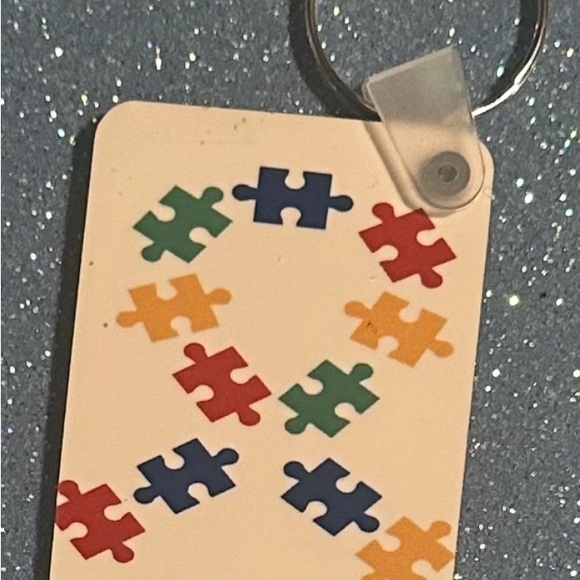 Proud Autism Grandma Keychain - Picture 2 of 2